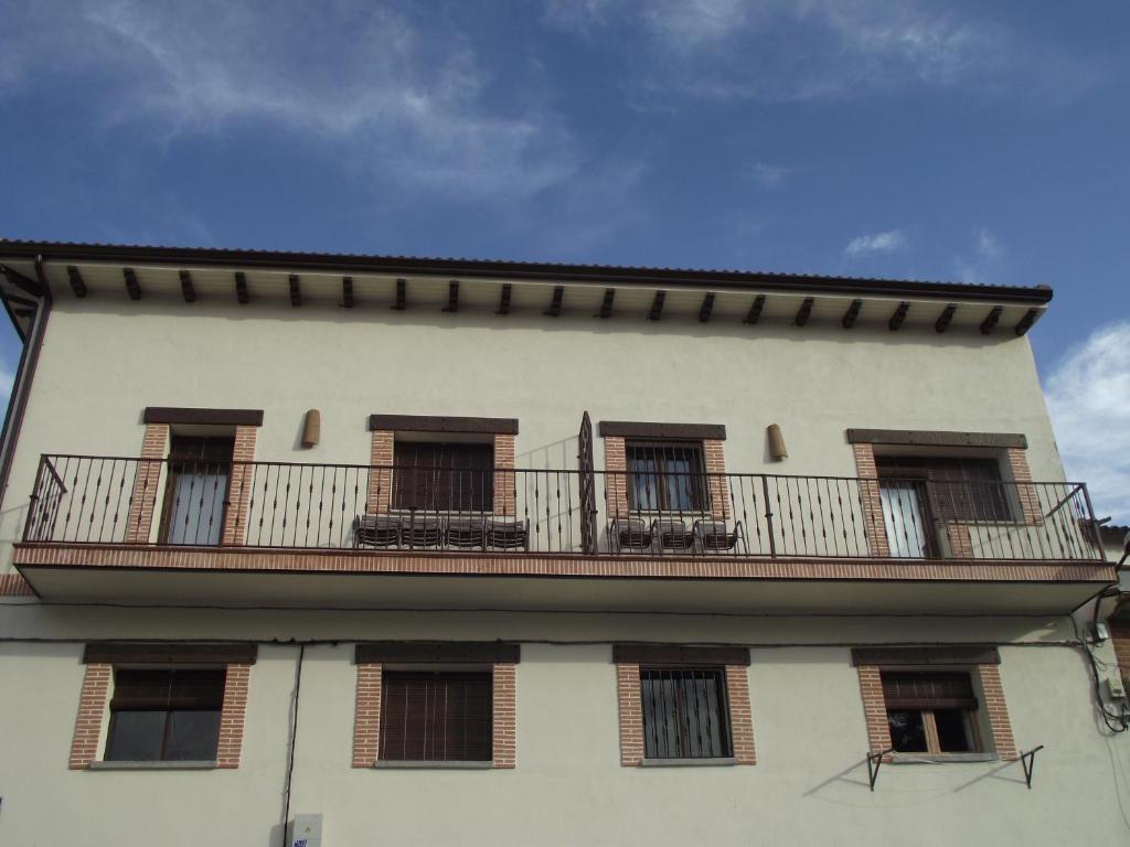 Apartamentos Puenteviejo アレーナス・デ・サン・ペドロ エクステリア 写真
